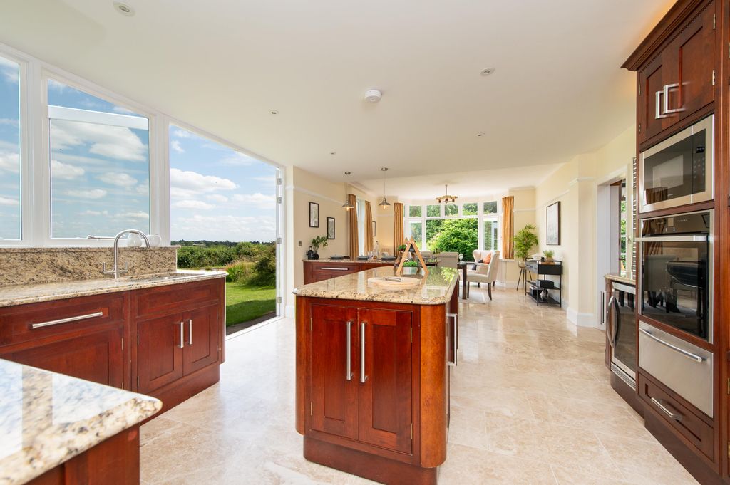 Property photo 3 of 36 Image