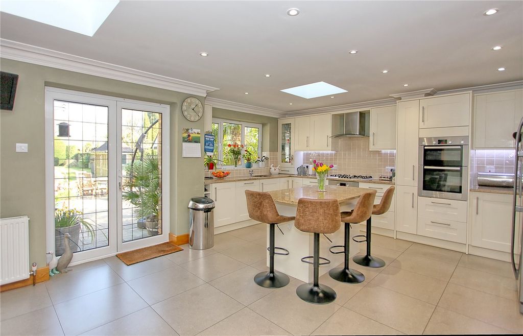 Property photo 2 of 25 Picture No. 11