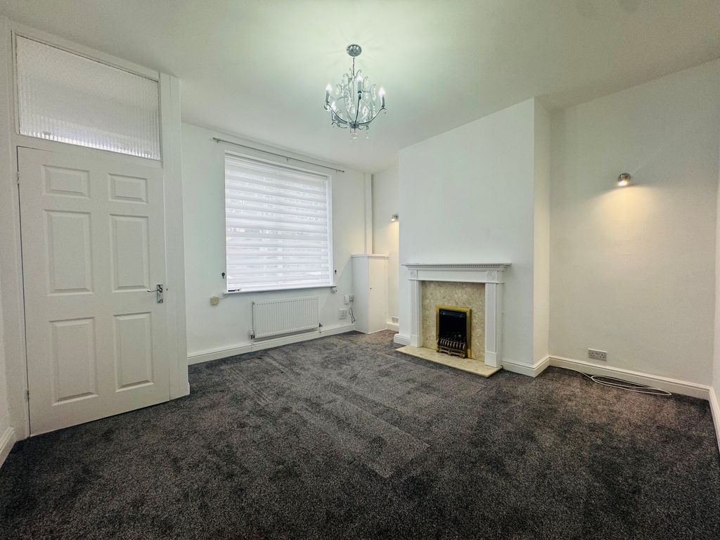 Property photo 2 of 12 Mayfield Lounge1