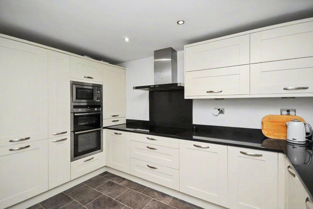 Property photo 3 of 18 Kitchen Area