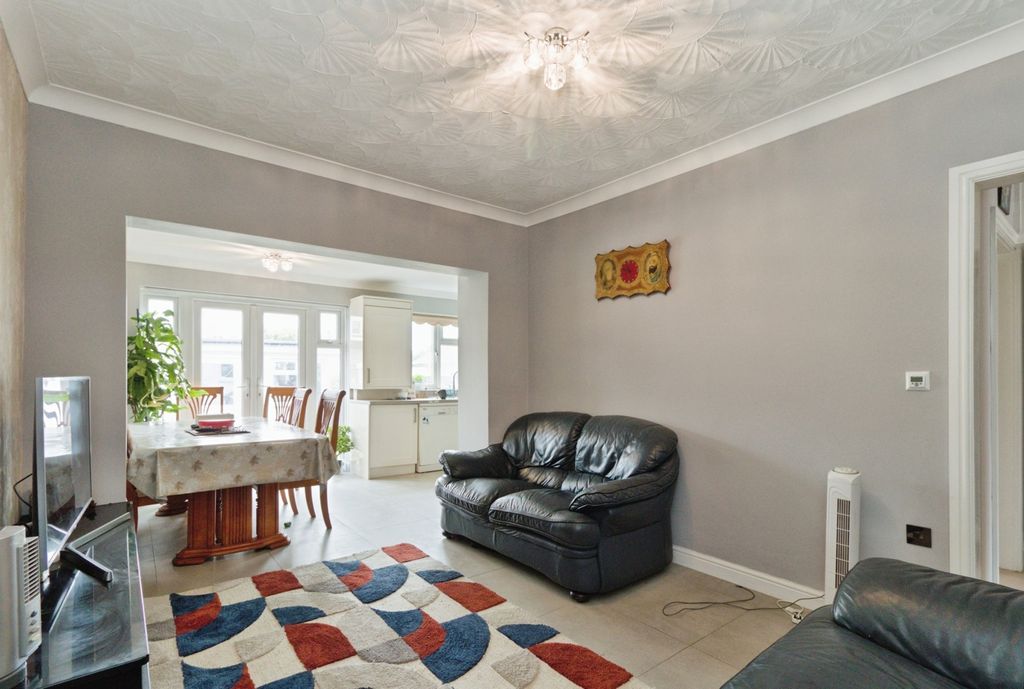 Property photo 3 of 16 Pbox-Img.Jpg