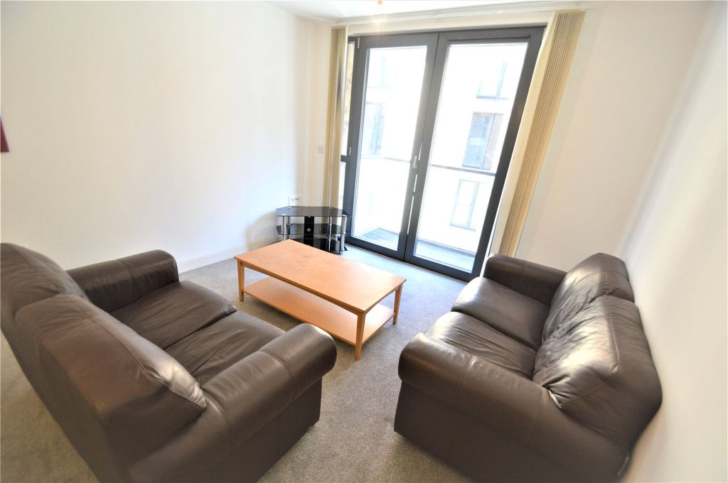 Property photo 3 of 9 Lounge