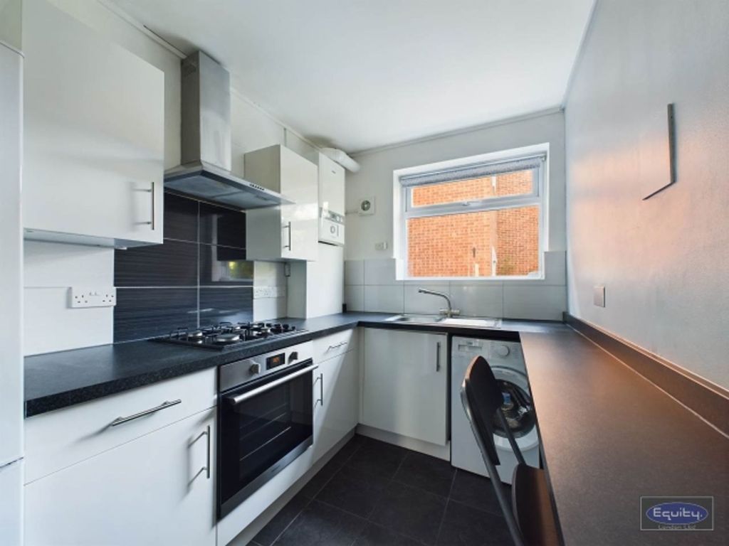 Property photo 2 of 11 Kitchen