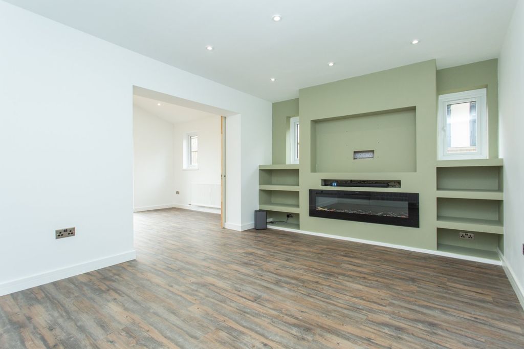 Property photo 2 of 23 Picture 2