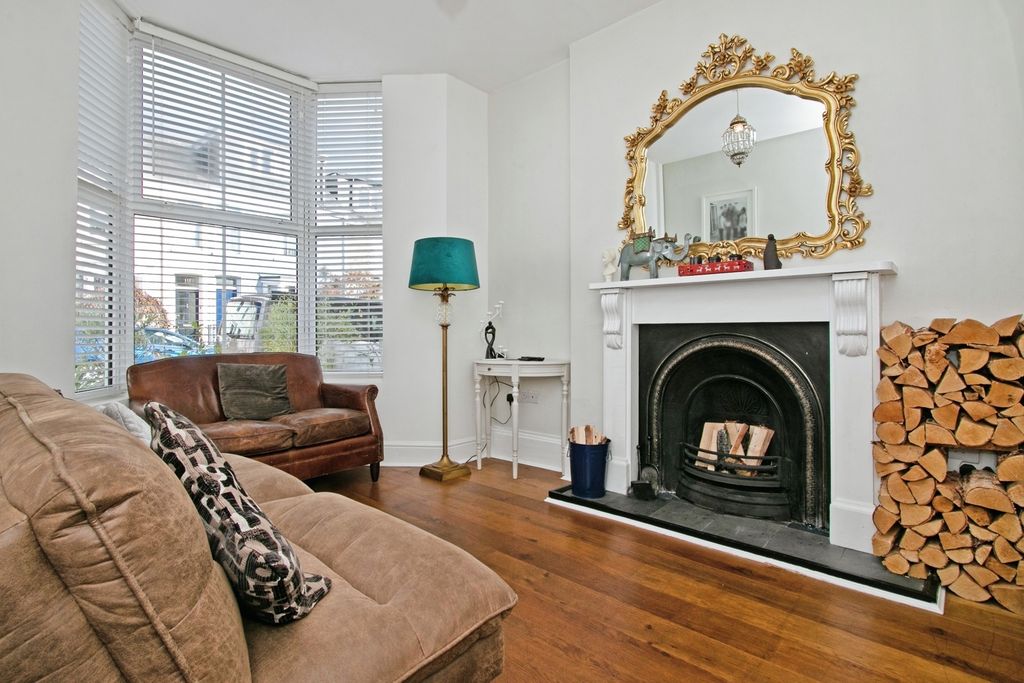 Property photo 2 of 14 Lounge