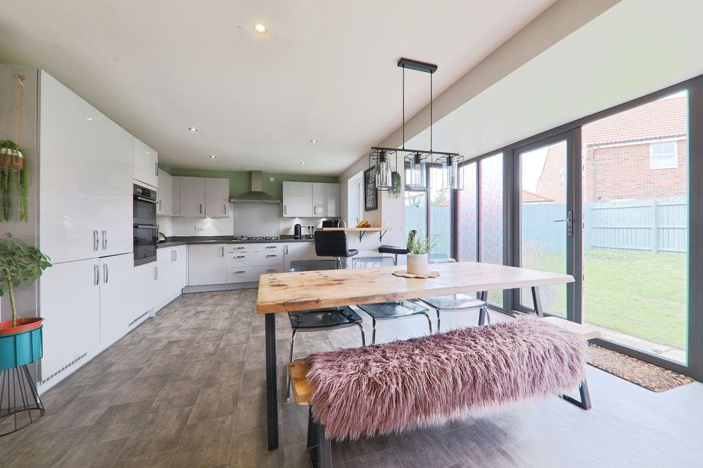 Property photo 3 of 18 4269597