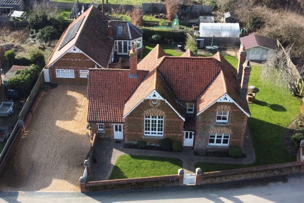 Property photo 3 of 43