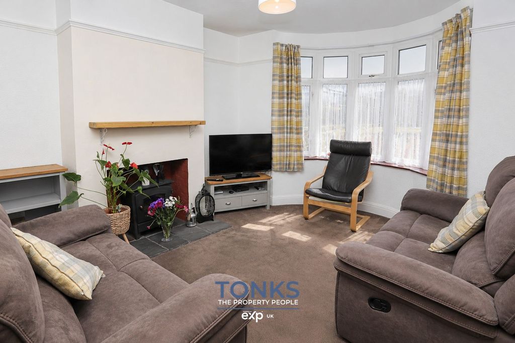 Property photo 2 of 19