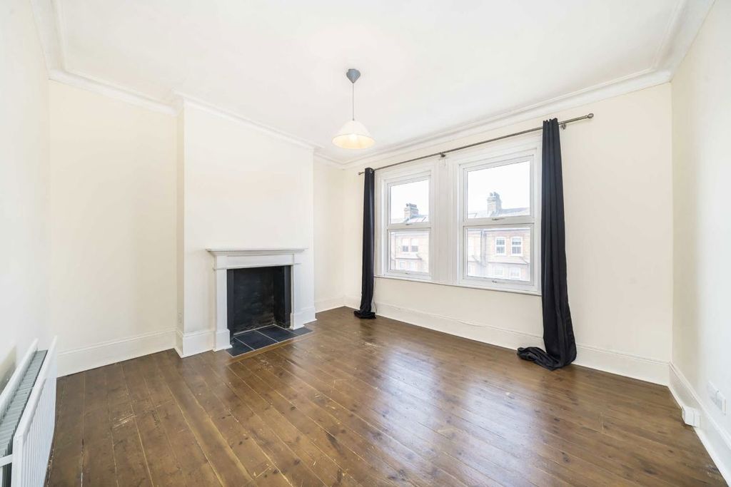 Property photo 2 of 6
