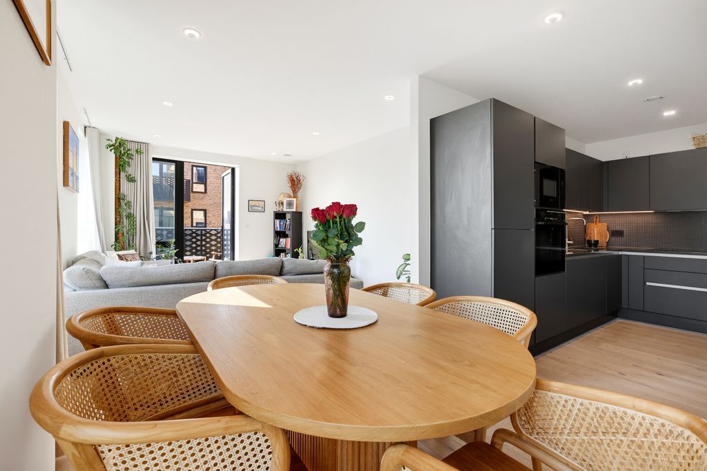 Property photo 3 of 19 Dining Area