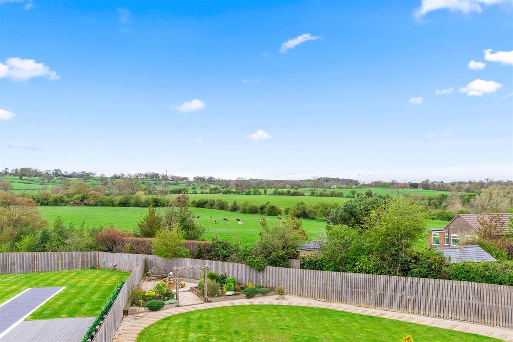 Property photo 2 of 47 Garden And View