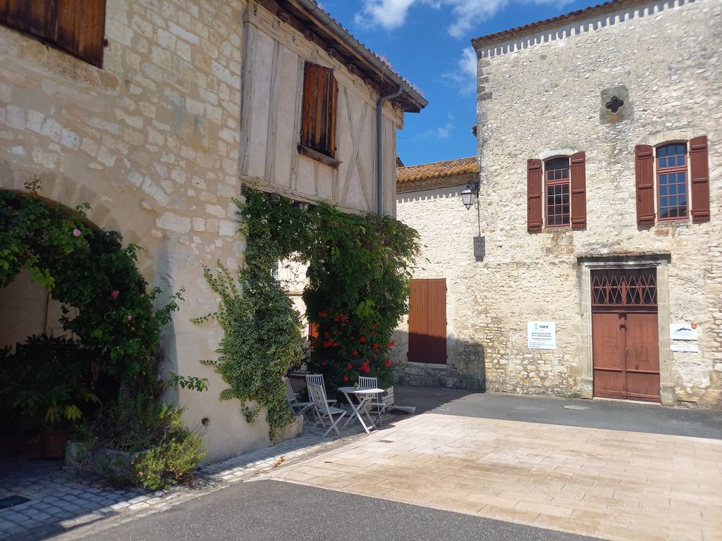 Property photo 2 of 13