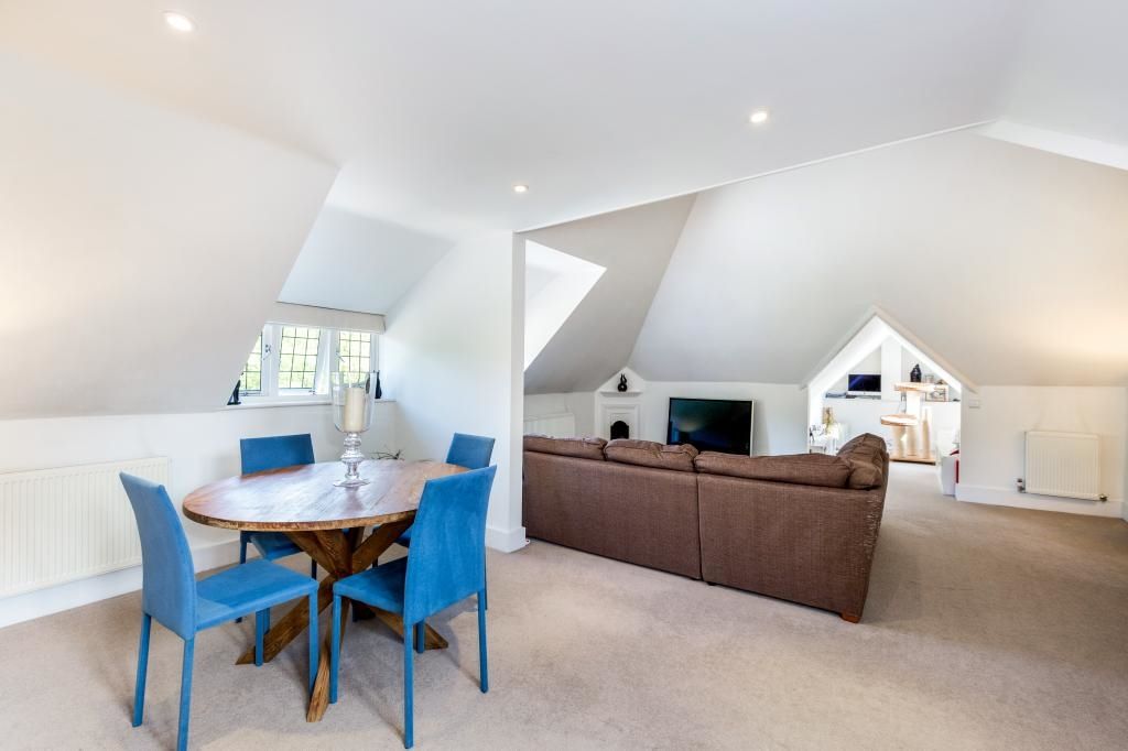 Property photo 3 of 11 London Road