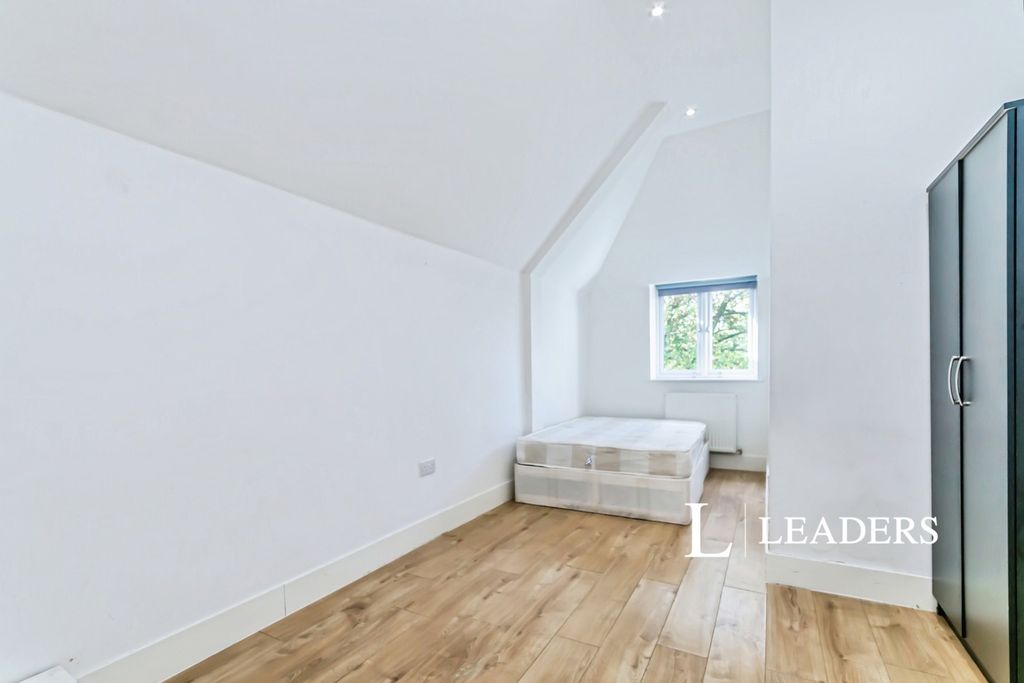 Property photo 3 of 6 Pbox-Img.Jpg