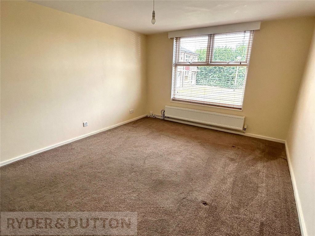 Property photo 3 of 15 Lounge