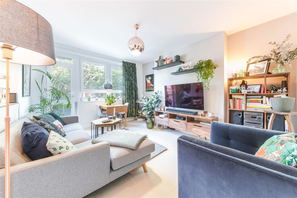 Property photo 3 of 16 Reception