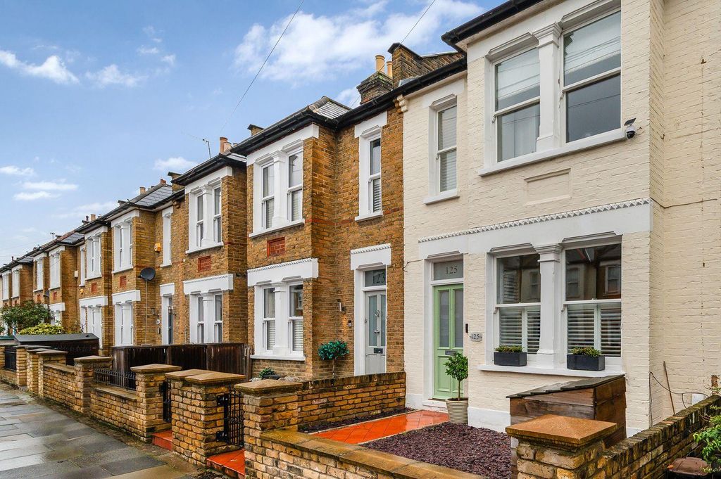 Property photo 1 of 16 External