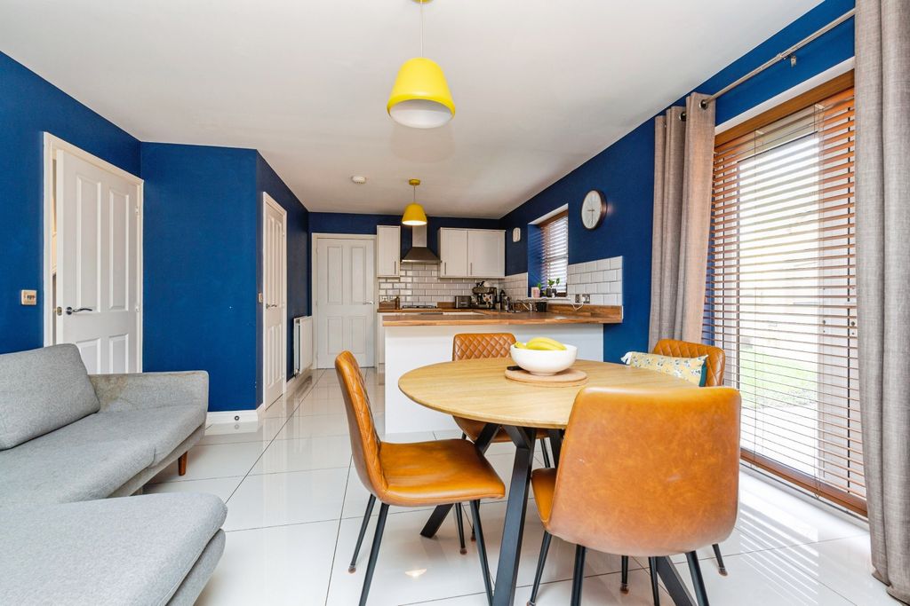 Property photo 2 of 21 Kitchen Breakfast Room