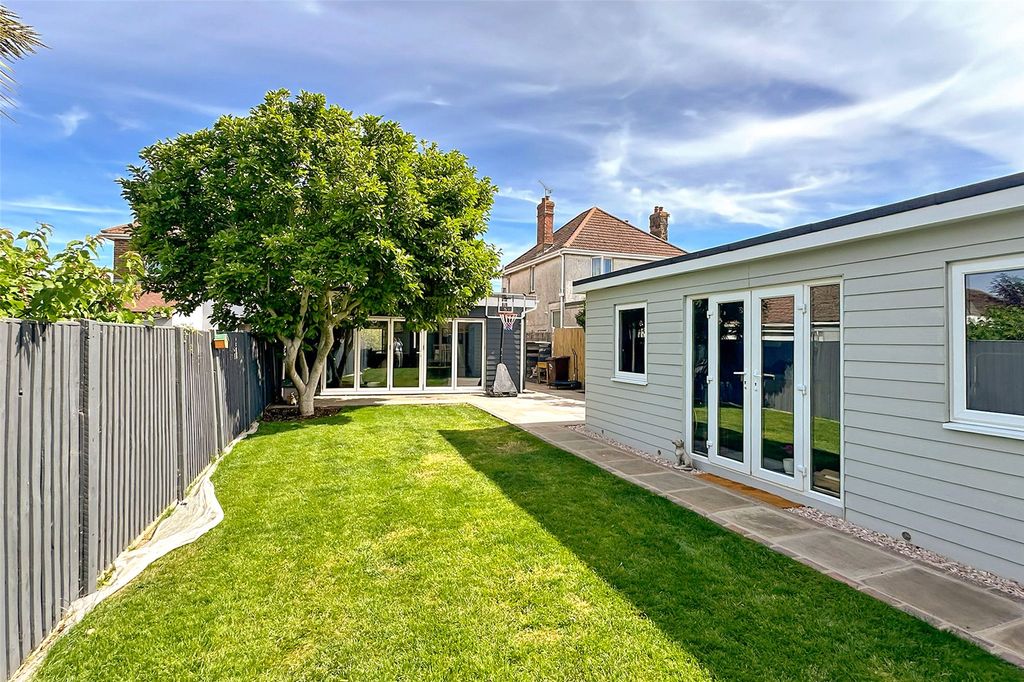 Property photo 2 of 23 Picture No. 20