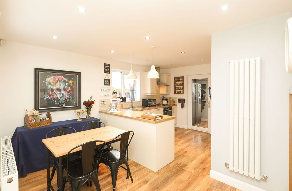 Property photo 2 of 21