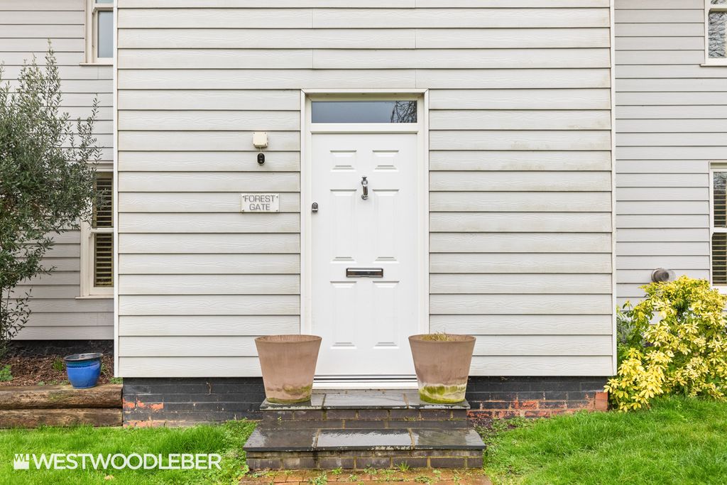 Property photo 2 of 39