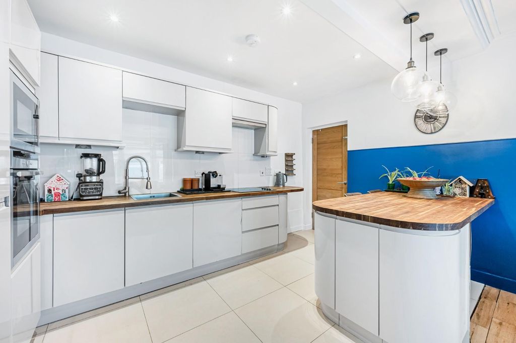 Property photo 2 of 11 60B Wellesley Road-6.Jpg