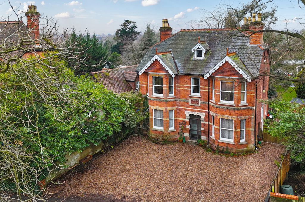 Property photo 1 of 37 16-696E23834Fbec-...