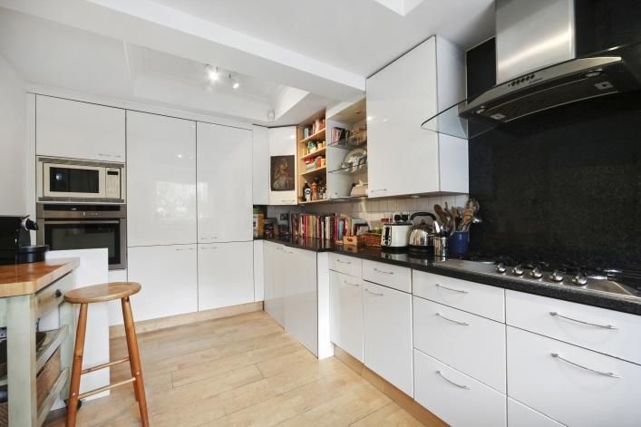 Property photo 3 of 7 Photo 6