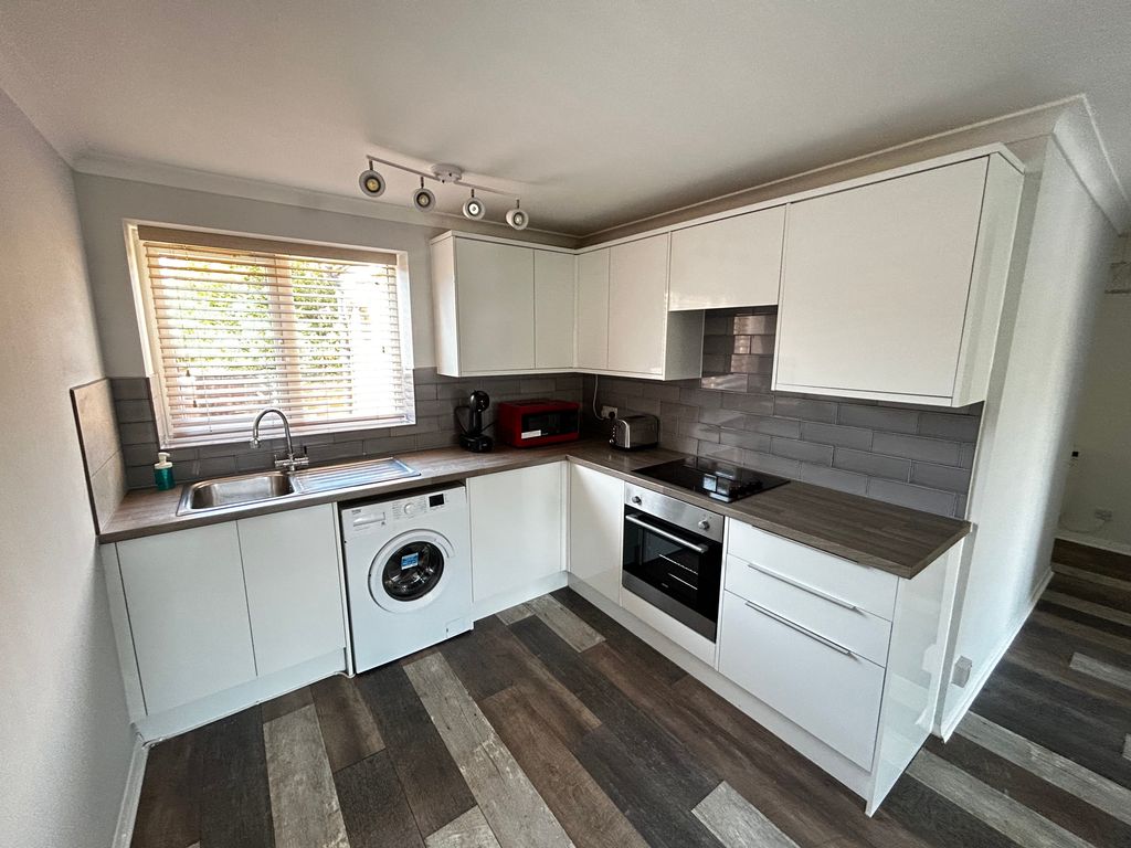 Property photo 3 of 7 Kitchen