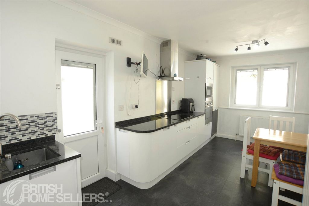 Property photo 3 of 19 Picture No. 02