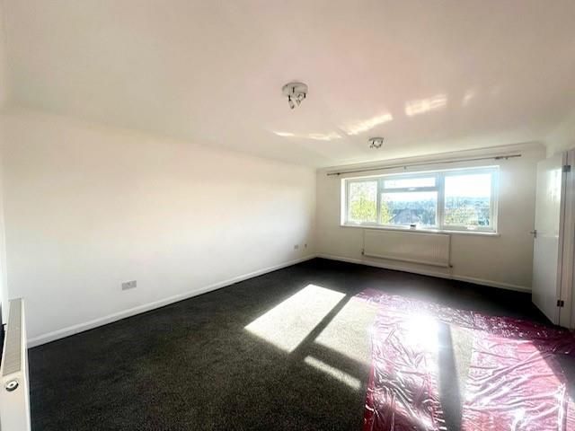 Property photo 3 of 7 Livingroom.Jpg