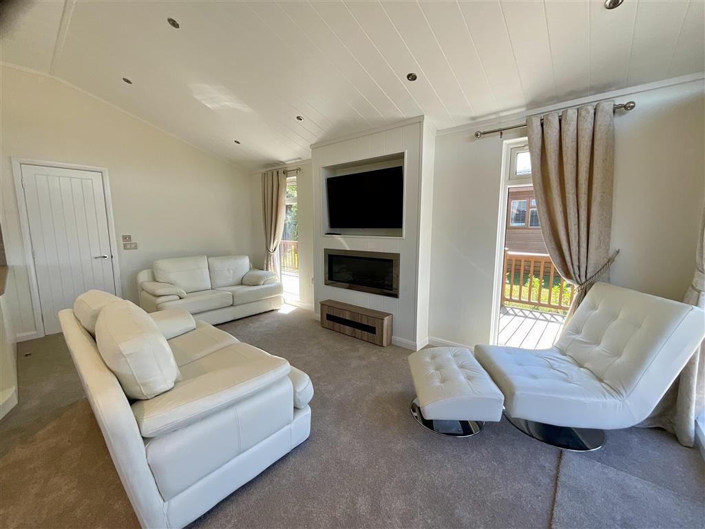 Property photo 3 of 6 Lounge