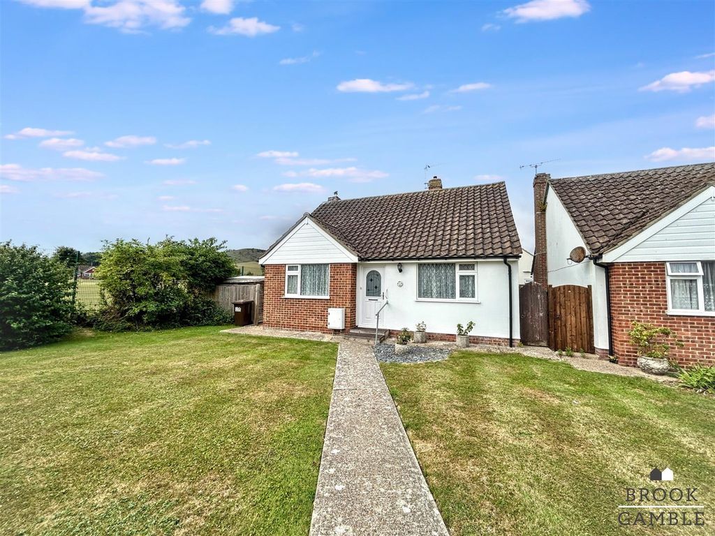 Property photo 1 of 16 01323 438506