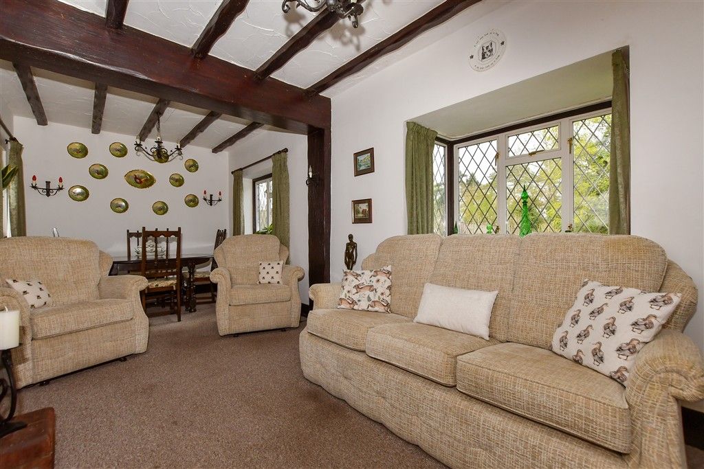 Property photo 3 of 20 Lounge