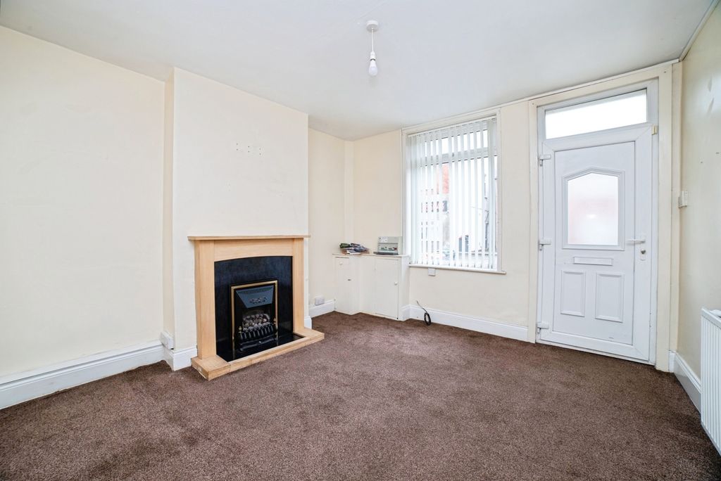 Property photo 2 of 14 Lounge