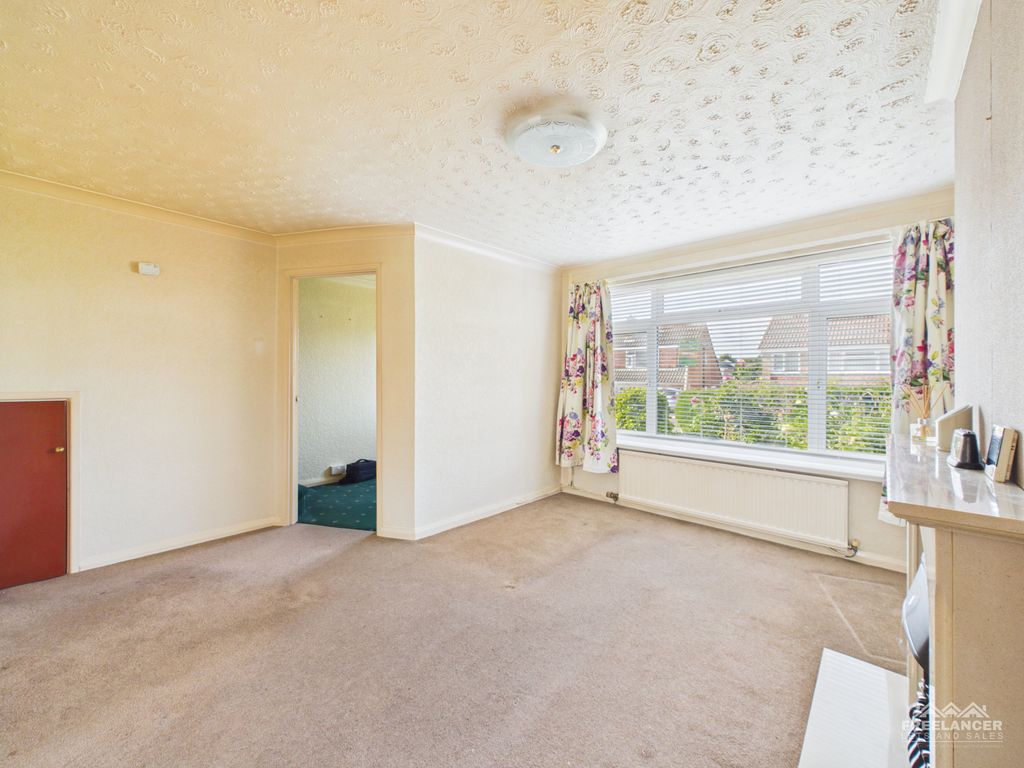 Property photo 3 of 16 Living Room v2
