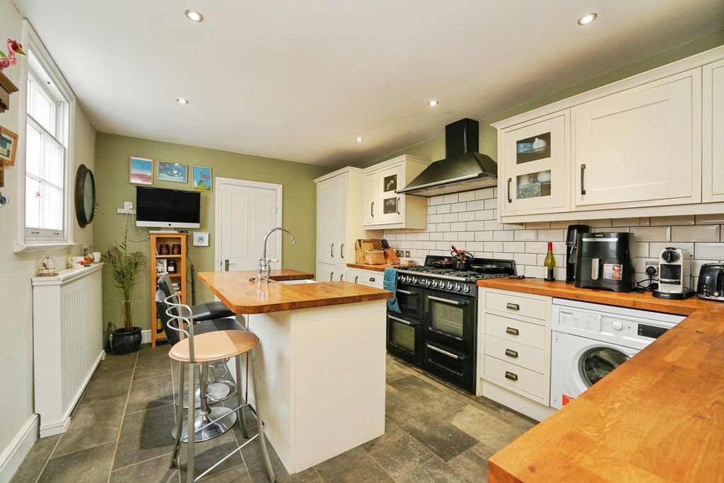 Property photo 3 of 18 Pbox-Img.Jpg