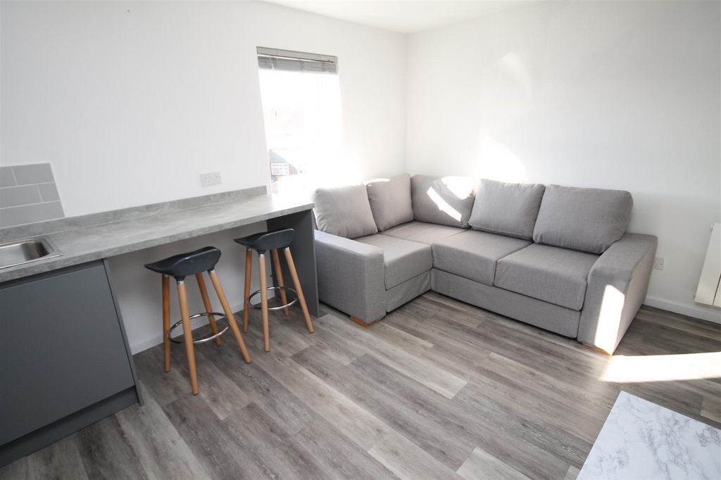 Property photo 2 of 10 Lounge 2.Jpg