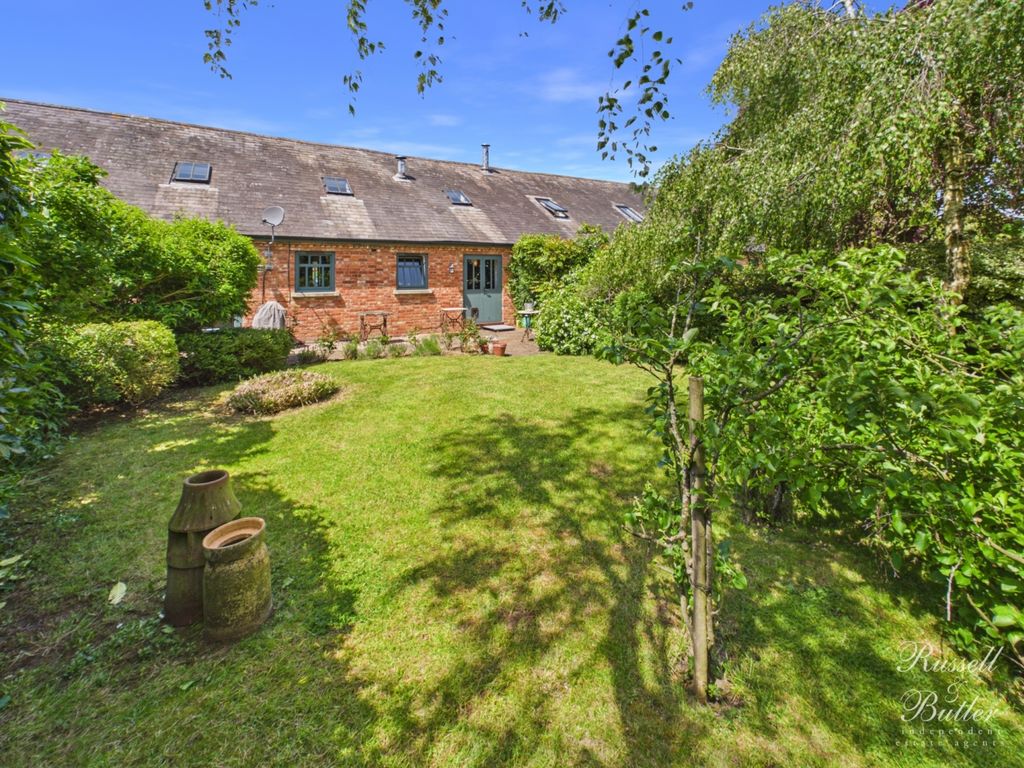 Property photo 3 of 36 Cam02127G0-Pr0419-Still028
