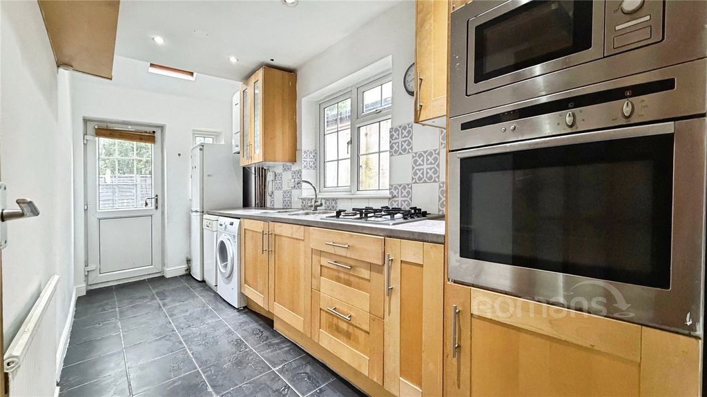 Property photo 2 of 13 Picture No. 11