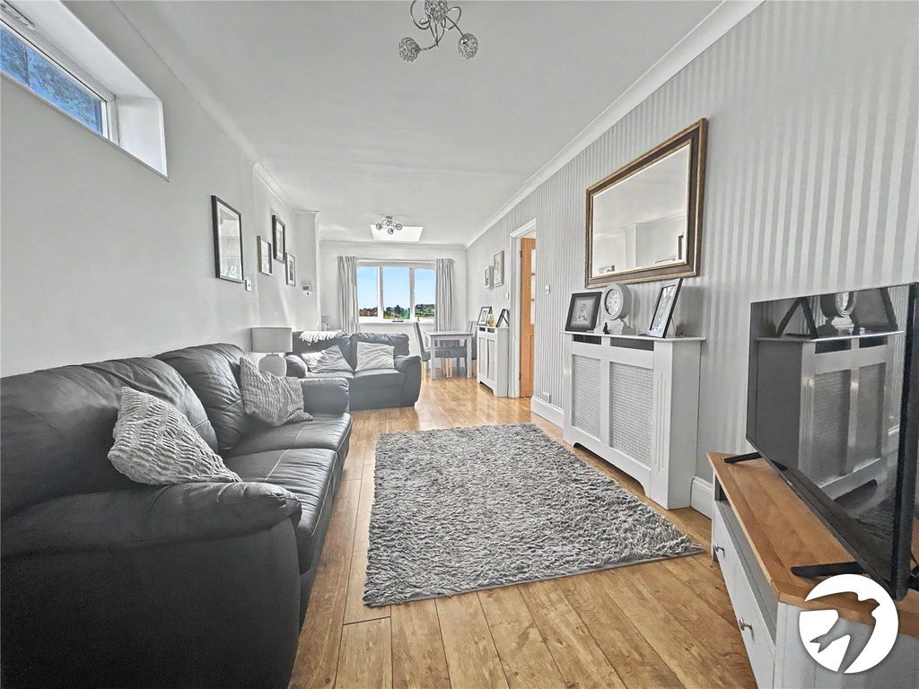 Property photo 3 of 36 Picture No. 11