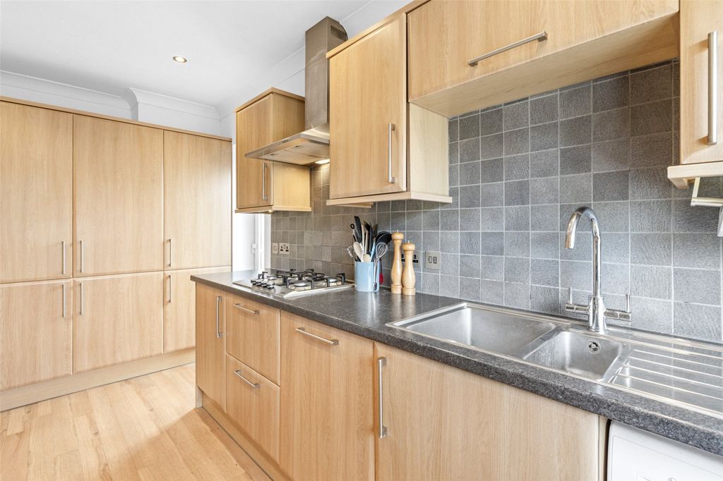 Property photo 3 of 24 Picture No. 06