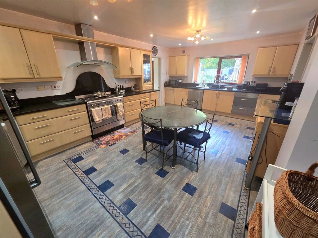 Property photo 2 of 31 Picture No. 67