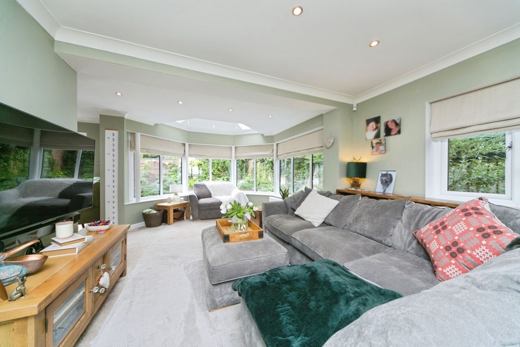 Property photo 3 of 24 Pbox-Img.Jpg