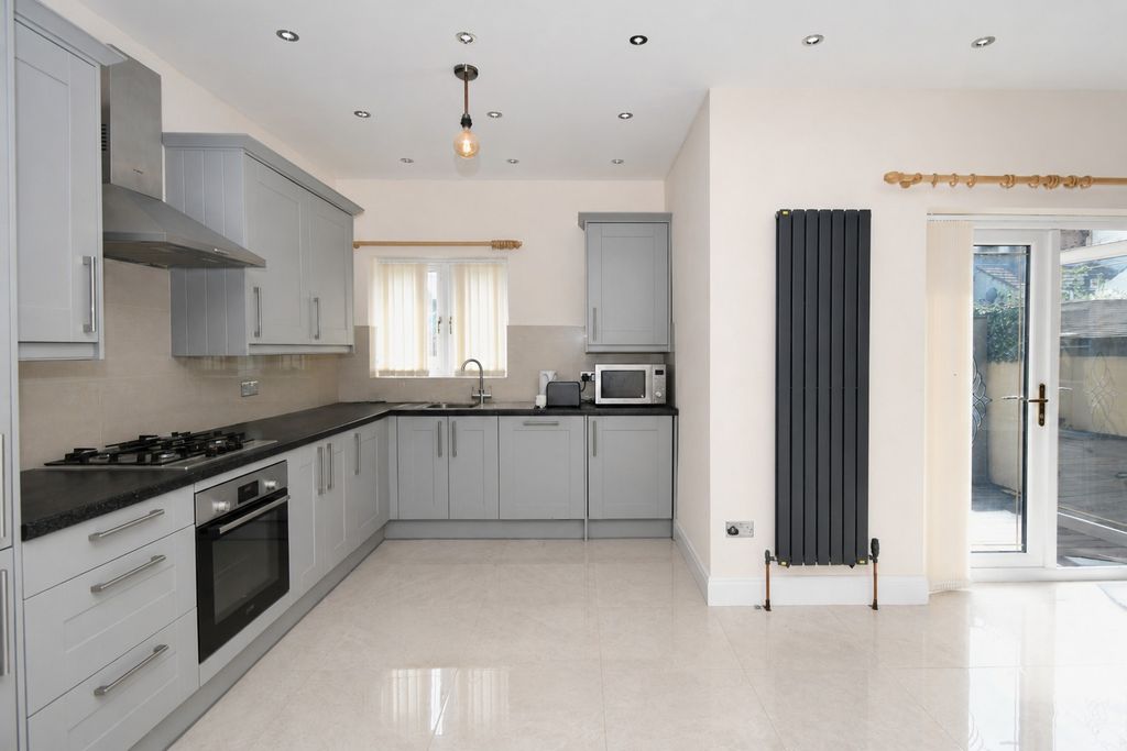 Property photo 3 of 12 5356383