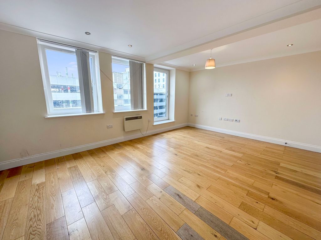 Property photo 2 of 6 Photo 8