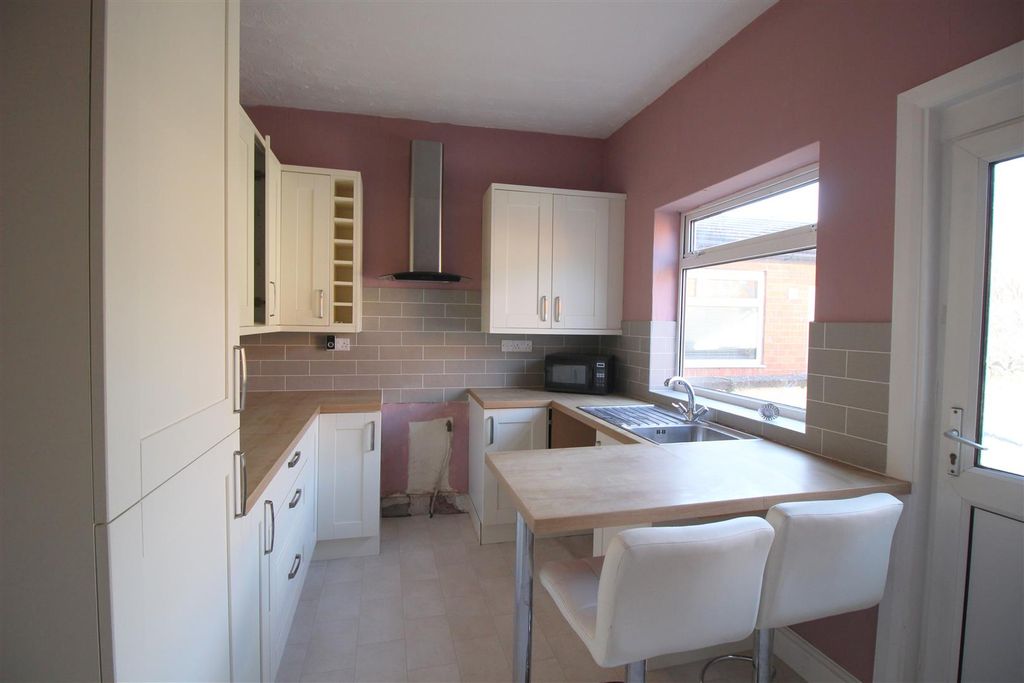 Property photo 3 of 8 Kitchen/Diner
