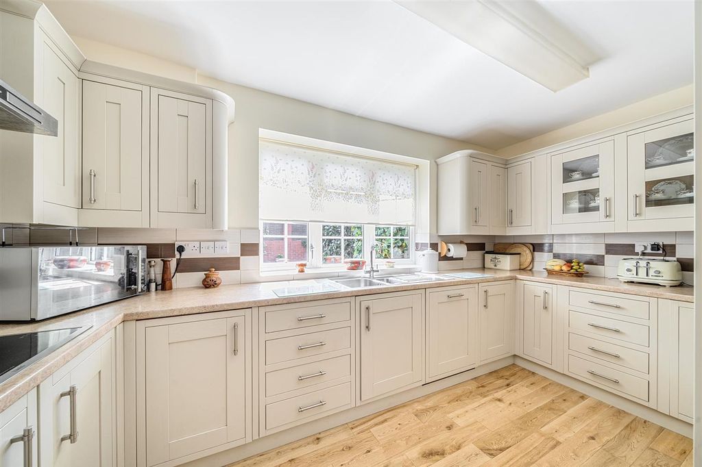 Property photo 3 of 27 1325737-15-68714E3F326A6.Jpg