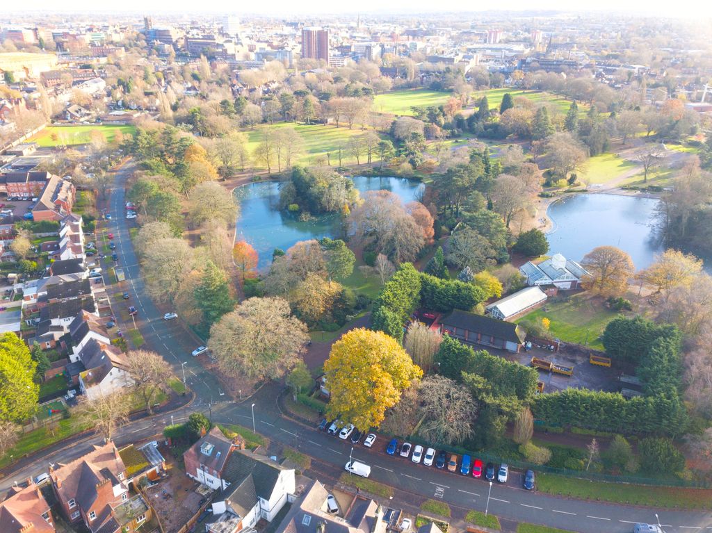 Property photo 2 of 27