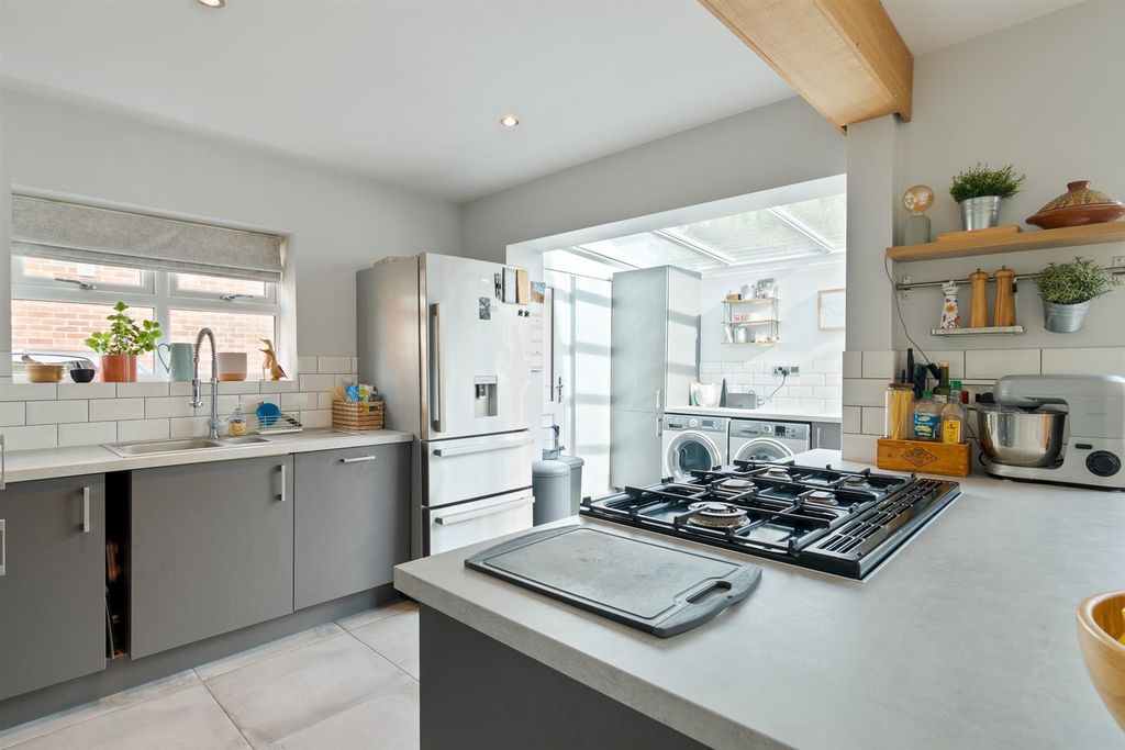 Property photo 3 of 18 Kitchen..Jpg
